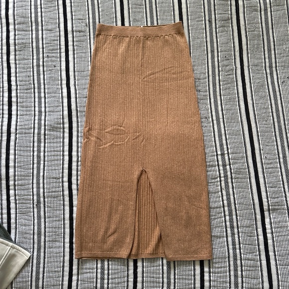 FREE PEOPLE - Skyline Midi Skirt - Colour Camel - Size Medium - Picture 2 of 2